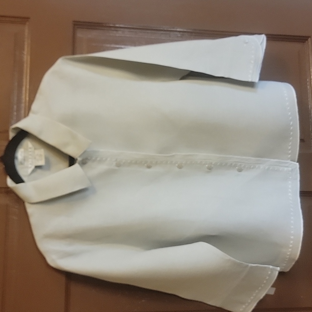 Uniform John Paul Richard-Linen Khaki colored 3/4 sleeved button down shirt XL.